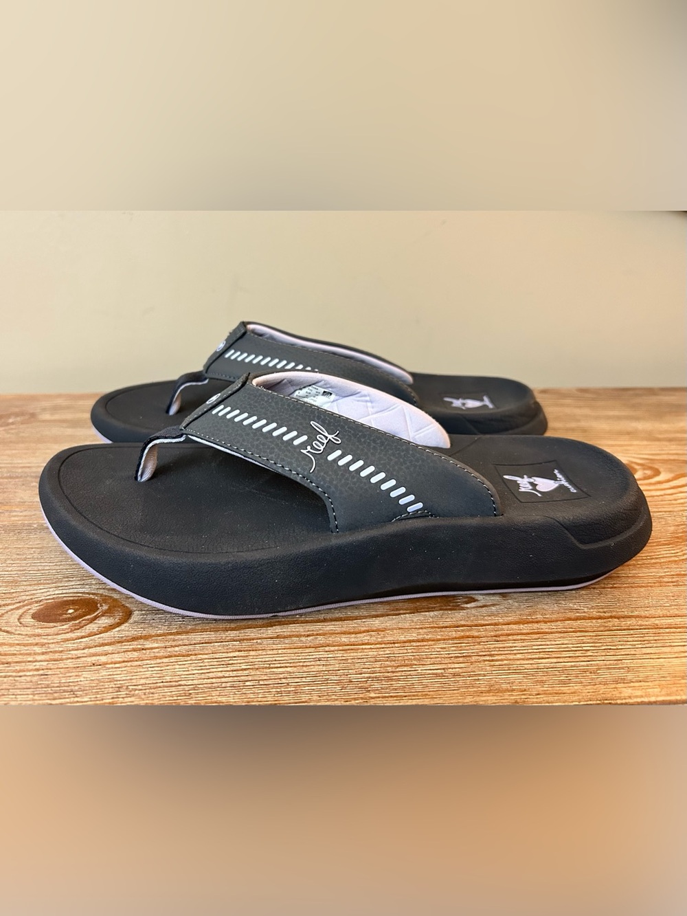 Reef Rover Flip Flop comfort sandal Black Gray